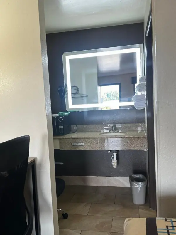 Budget Inn Nassawadox 8